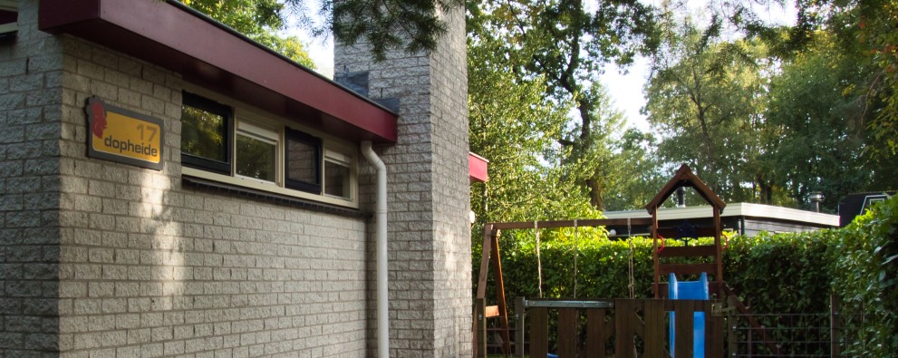 Camping en bungalowpark De Haeghehorst Ermelo - Bungalow Dopheide- buiten1.jpeg