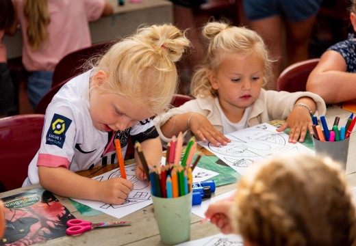 BC- Kidsclub animatie Camping De Haeghehorst knutselen. jpg.jpg