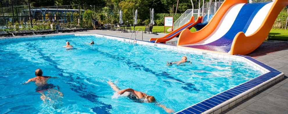 BC- Camping De Haeghehorst - zwemmen zwembad buiten.jpg